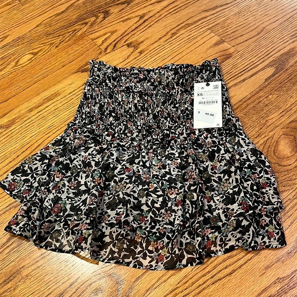 NWT Zara Woman’s Floral Skirt Size US XS